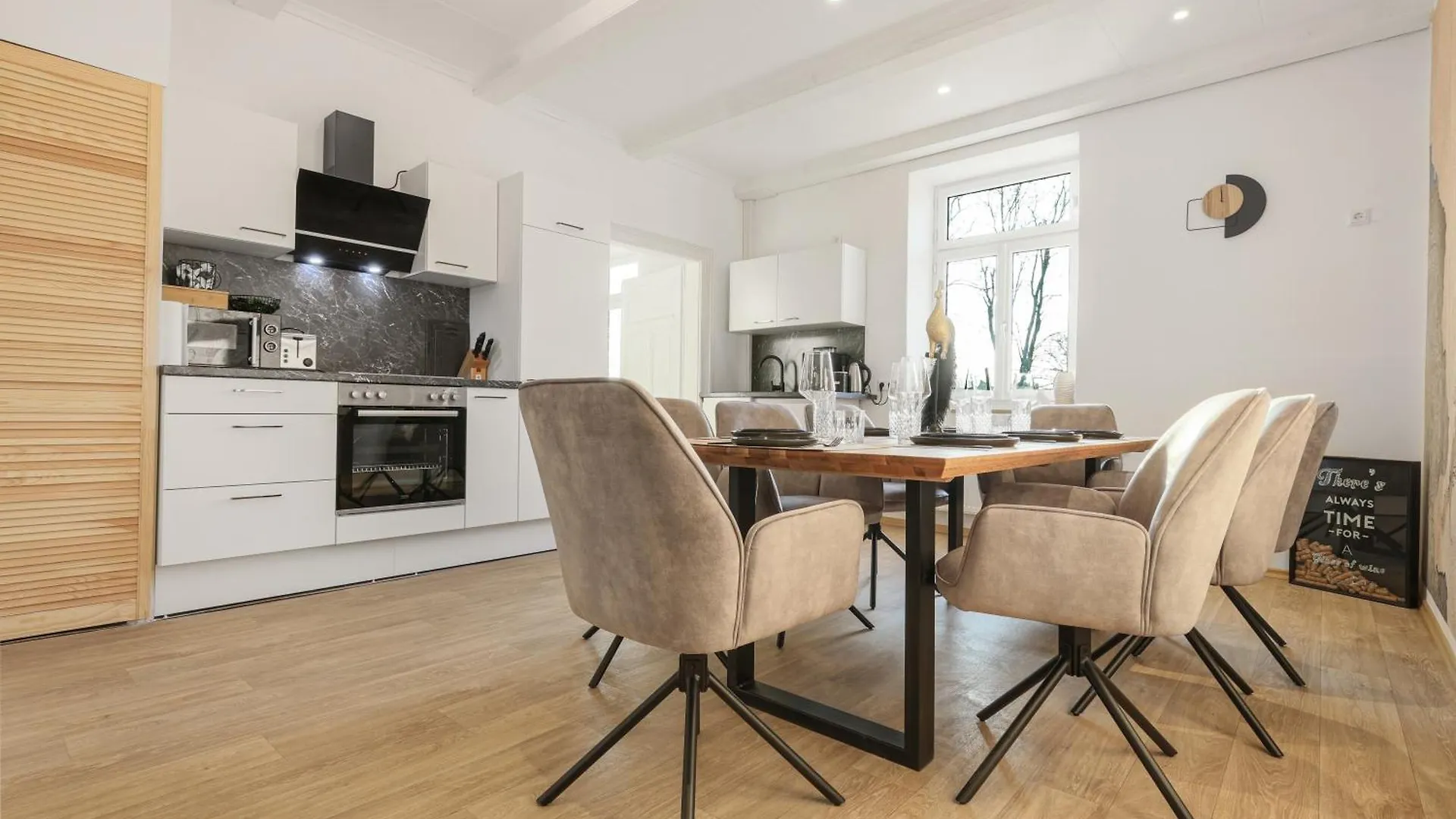 Cruwzo - Modern Centrally Located Apartment With Parking Ingolstadt 0*,