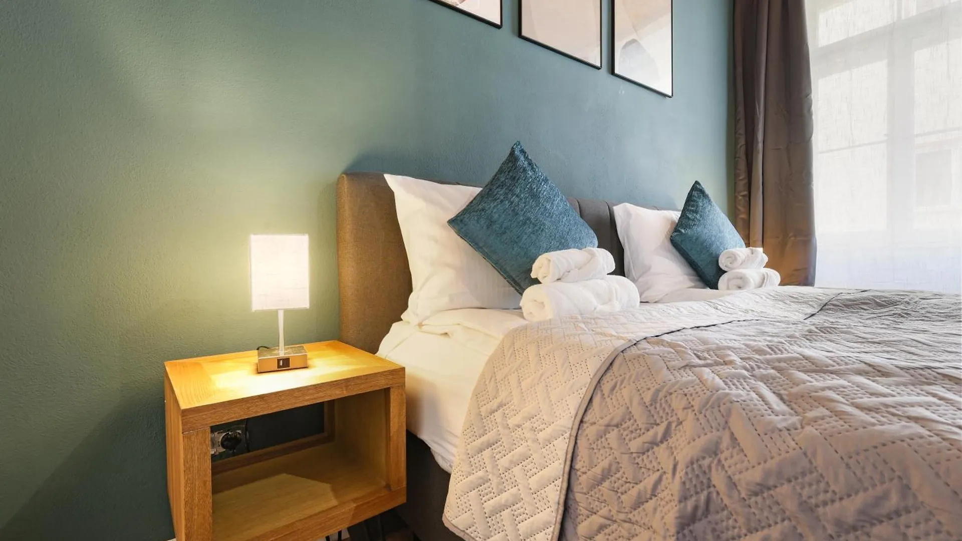 Cruwzo - Modern Centrally Located Apartment With Parking Ingolstadt