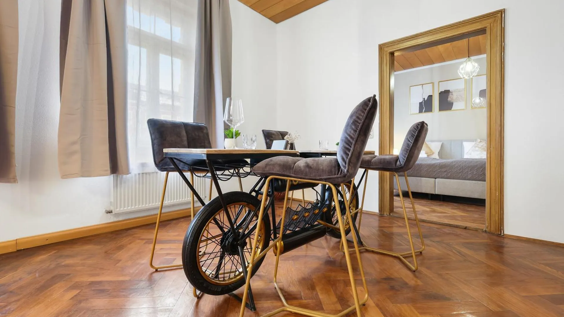 Cruwzo - Modern Centrally Located Apartment With Parking Ingolstadt