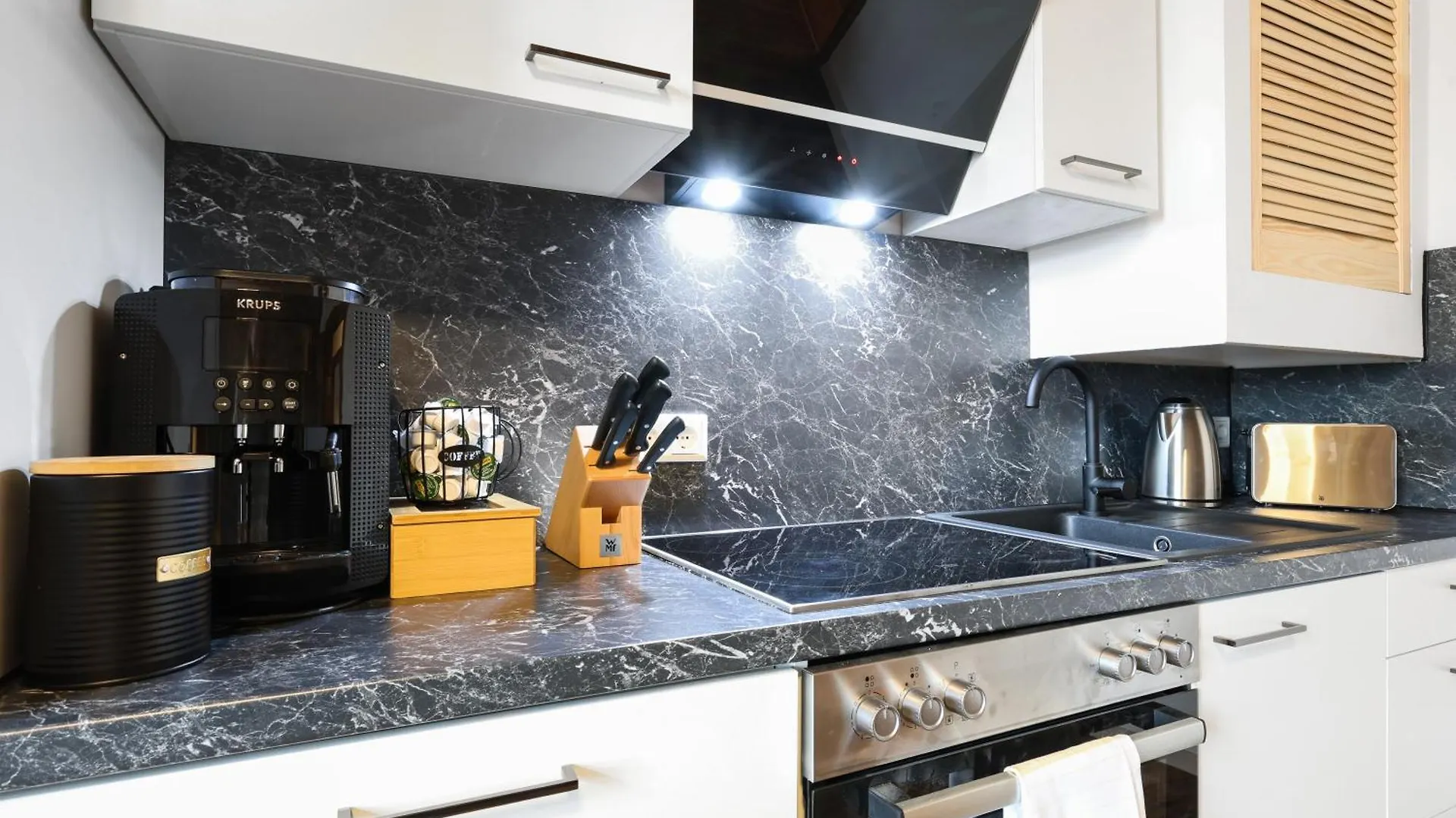 Cruwzo - Modern Centrally Located Apartment With Parking Ingolstadt 0*,
