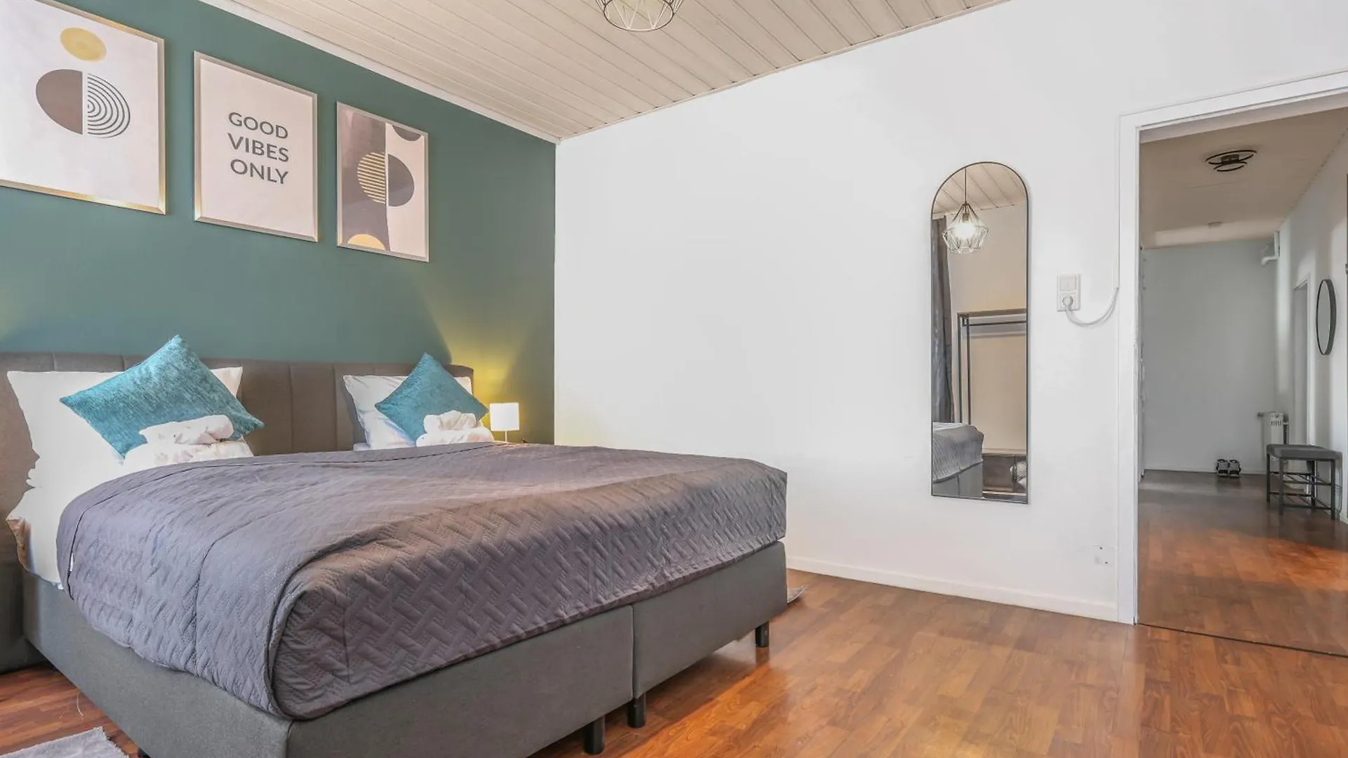 Cruwzo - Modern Centrally Located Apartment With Parking Ingolstadt 0*,  Germany