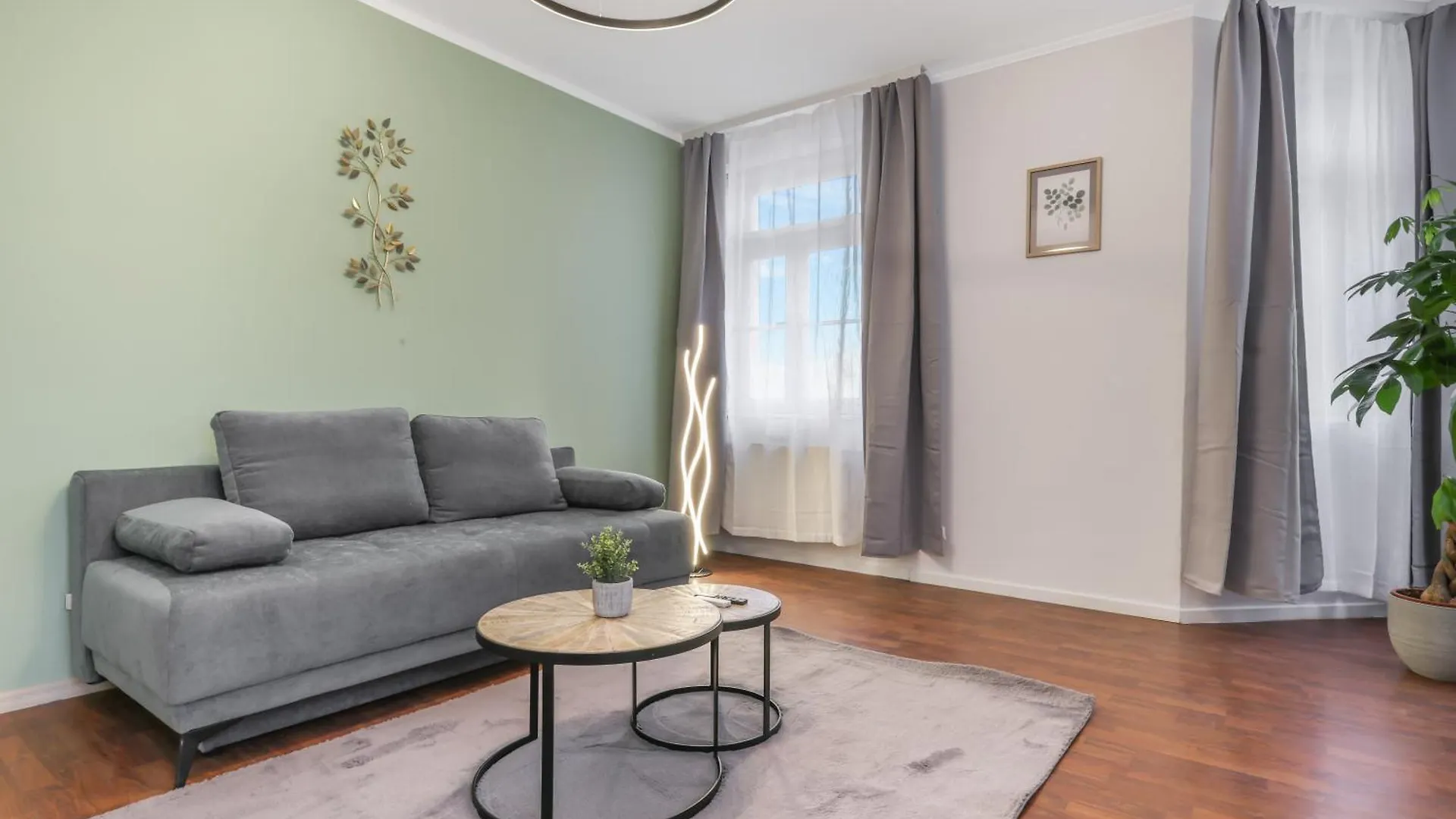 Cruwzo - Modern Centrally Located Apartment With Parking Ingolstadt