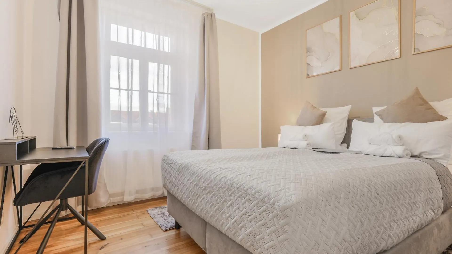 Cruwzo - Modern Centrally Located Apartment With Parking Ingolstadt