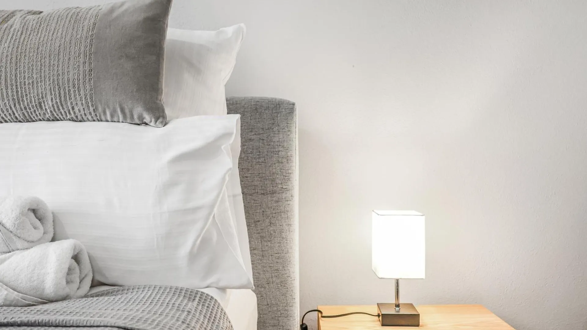 Cruwzo - Modern Centrally Located Apartment With Parking Ingolstadt