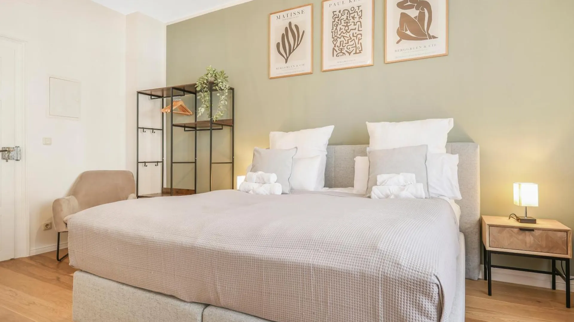 Cruwzo - Modern Centrally Located Apartment With Parking Ingolstadt