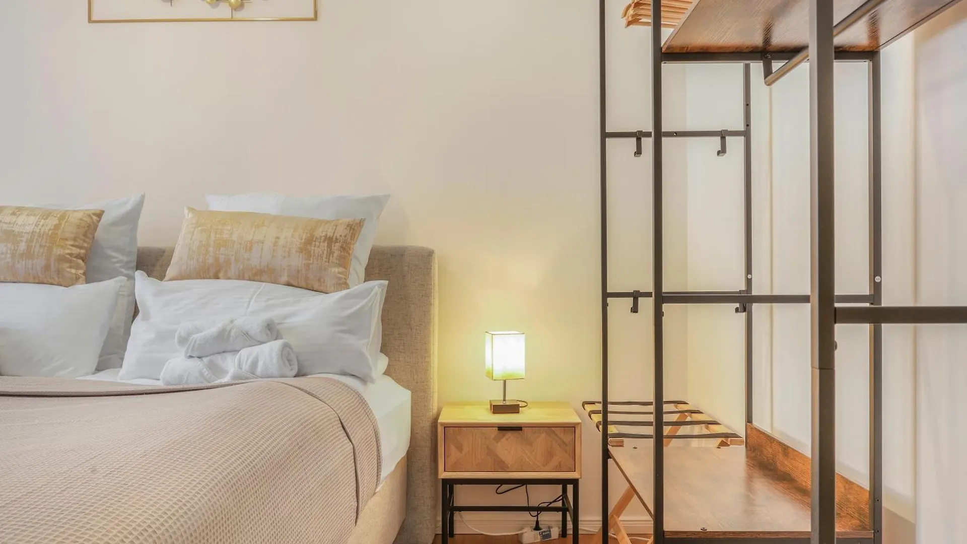 Cruwzo - Modern Centrally Located Apartment With Parking Ingolstadt
