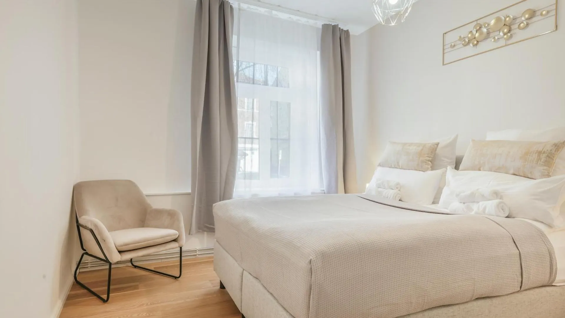 Cruwzo - Modern Centrally Located Apartment With Parking Ingolstadt 0*,